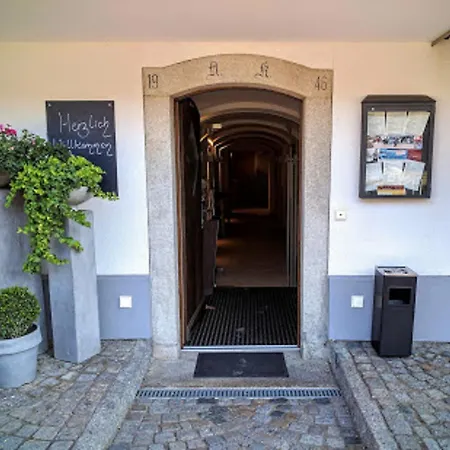 Gasthaus Zum Jochenstein *