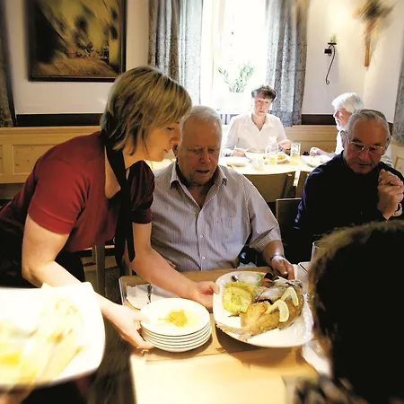 Herberg Gasthaus Zum Jochenstein